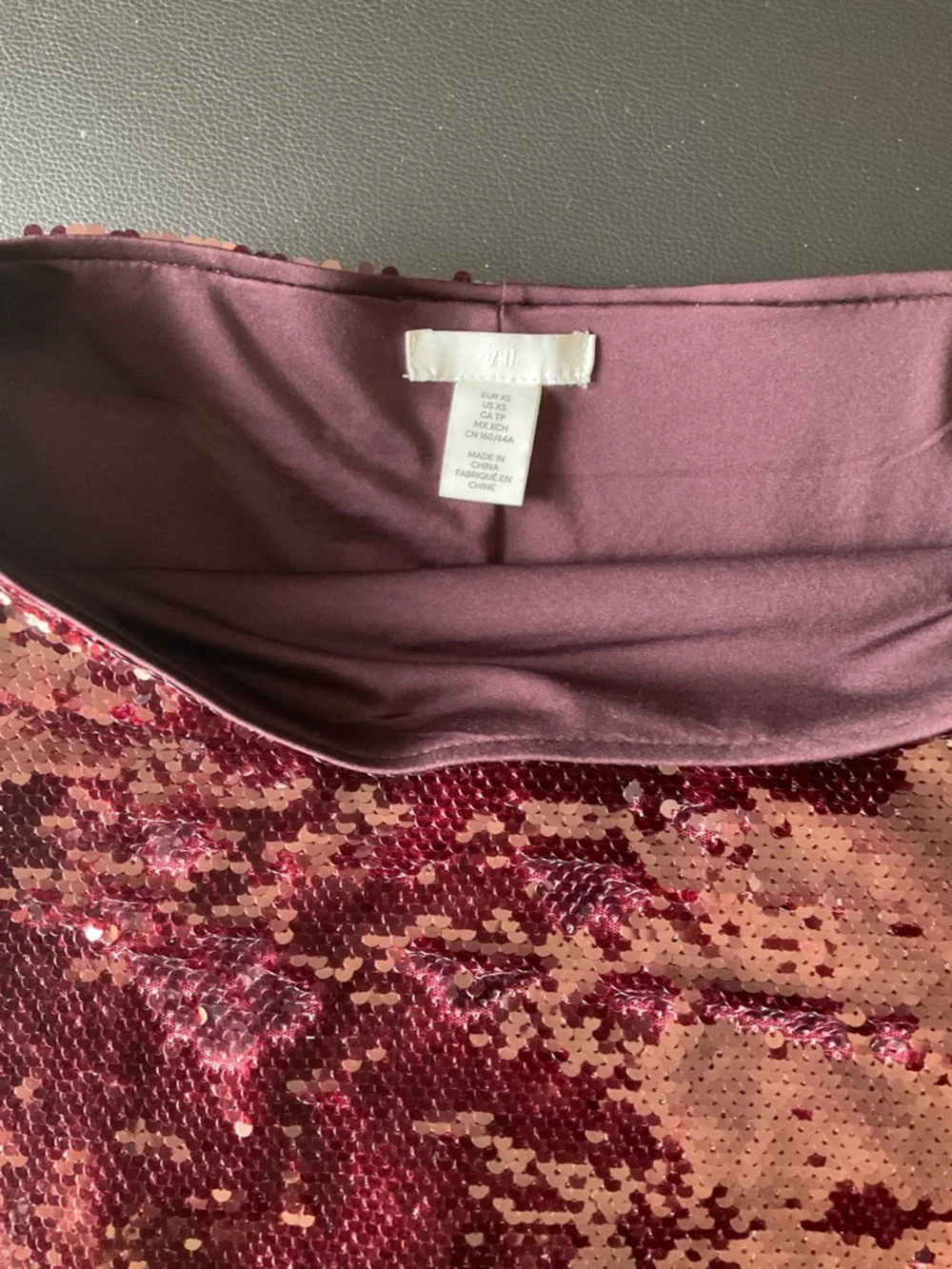 H&M Sequin Mini Skirt in Burgundy - Picture 3 of 5